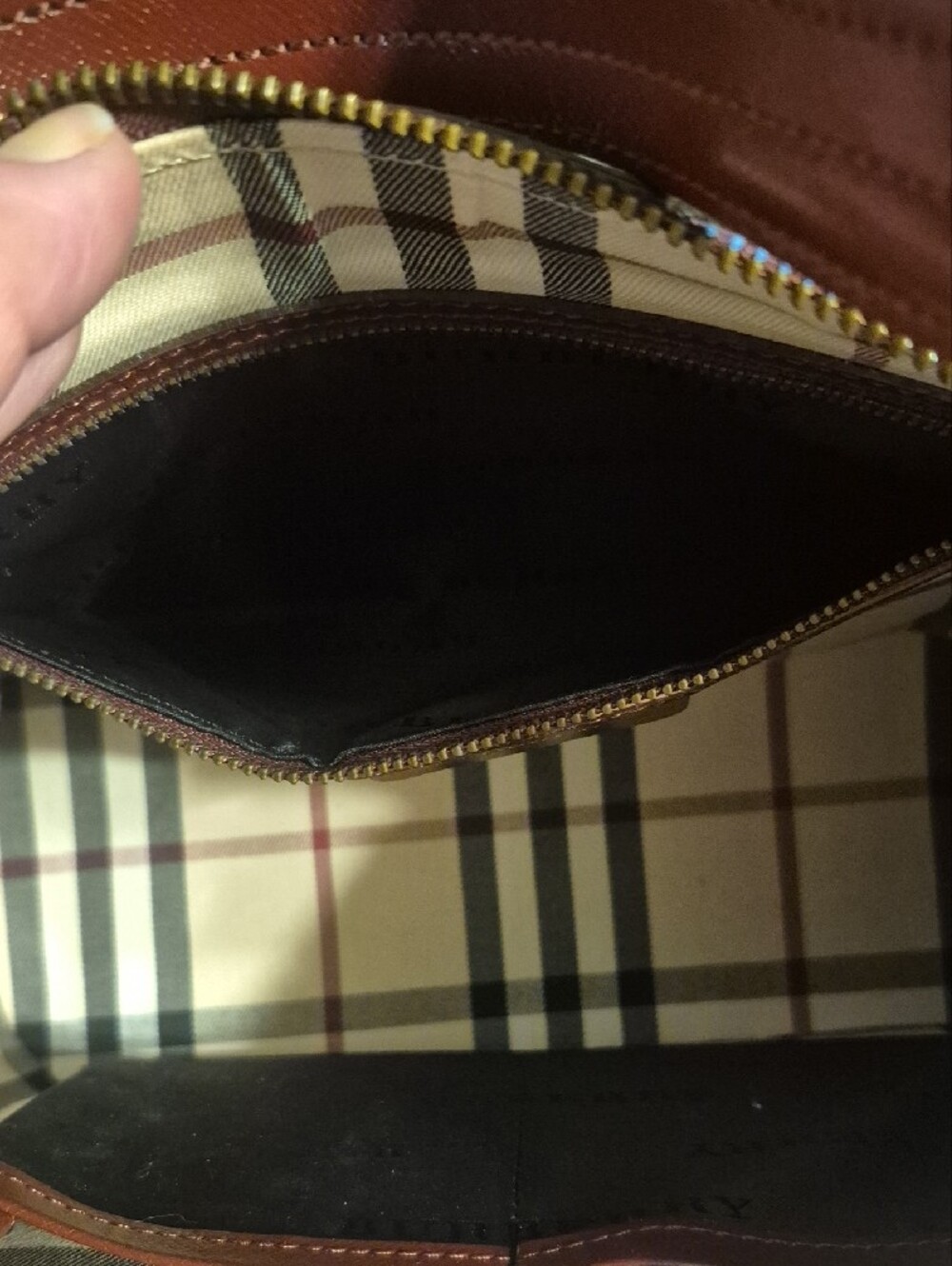 NWT Burberry Shoulder Bag in Deep Burgundy - Classic Women's Handbag NWT - Picture 9 of 9